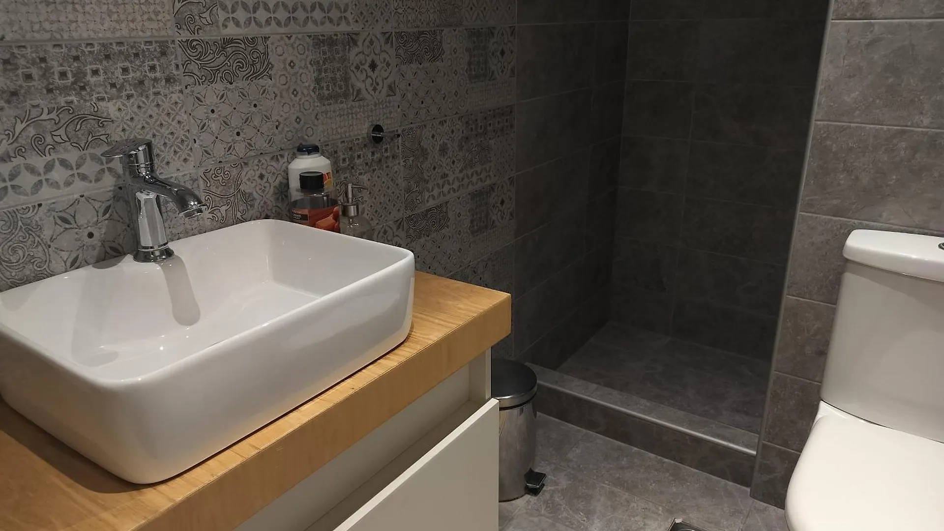 Alexandros: Luxury Apartment in Ladadika Near Aristotelous Square Thessaloniki Greece