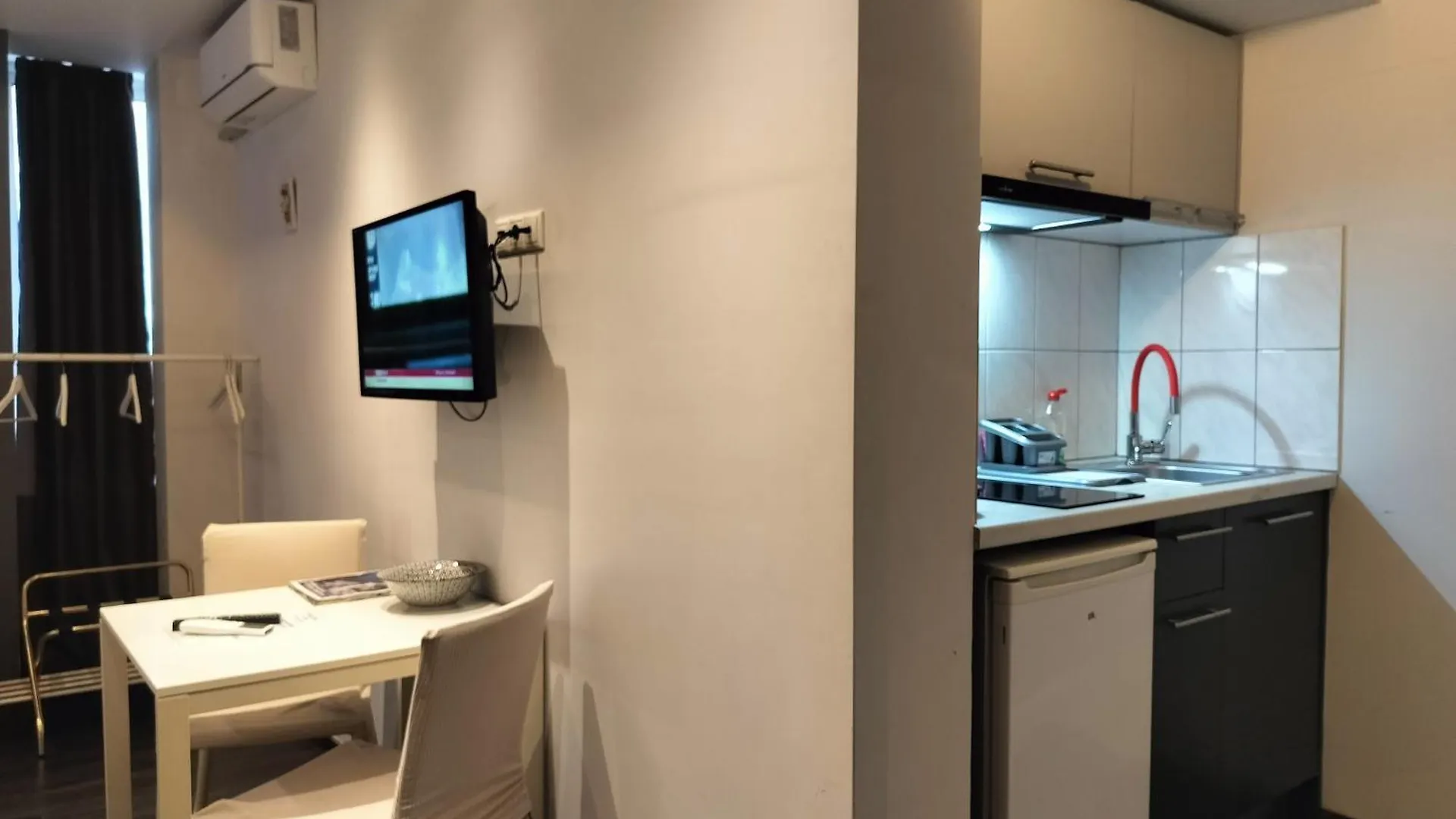 Alexandros: Luxury Apartment in Ladadika Near Aristotelous Square Thessaloniki 0*,  Greece